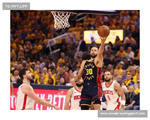 库里无惧防守强硬上篮，高难度进球锁定十佳球